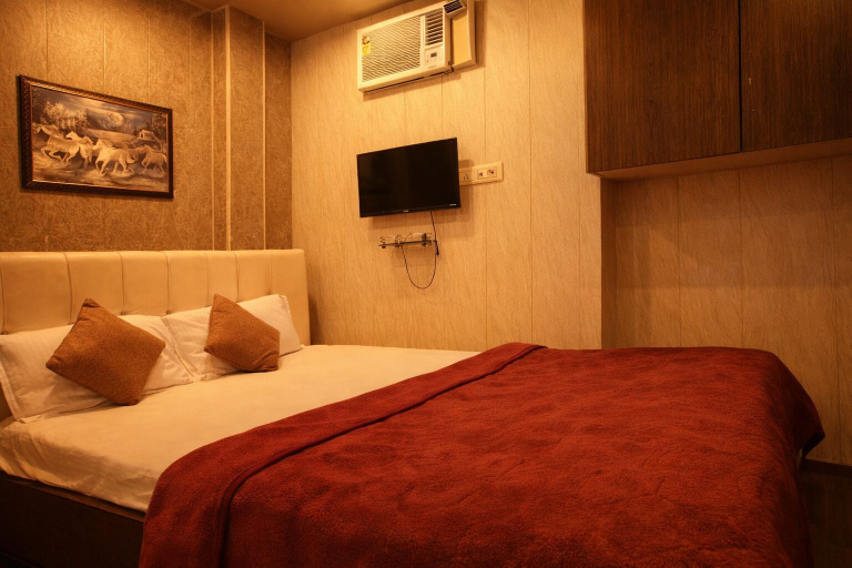 Room 5, Glitz Nand -Nr Patna Railway Stn, Patna