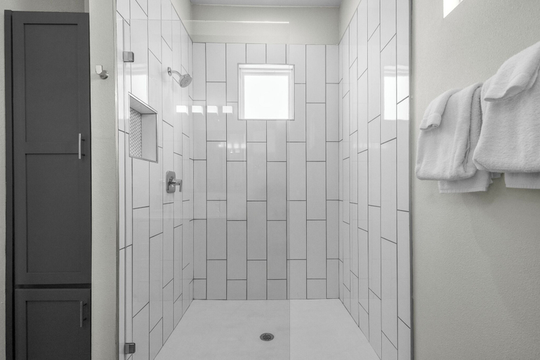 Bathroom 4, Waterfront Condo With Rooftop + Pool + Boat Slips, Nueces