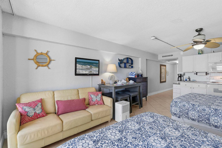 Room 5, Hawaiian Inn 209, Volusia