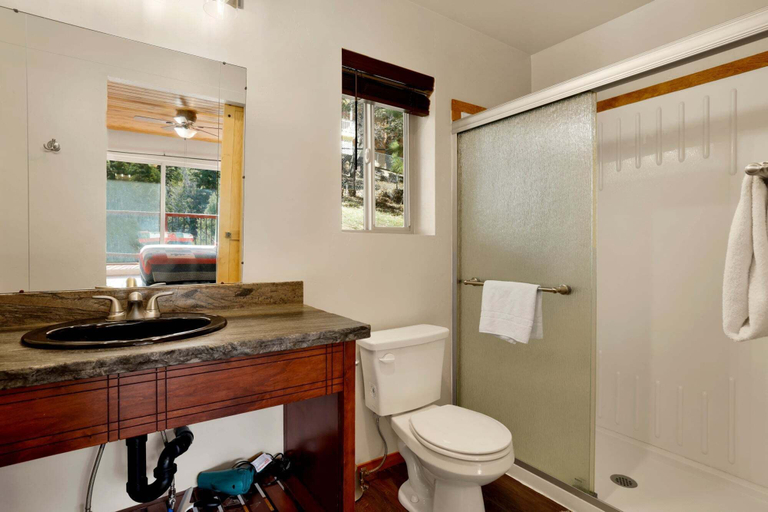 Bathroom 2, Black Diamond Vista #653, San Bernardino