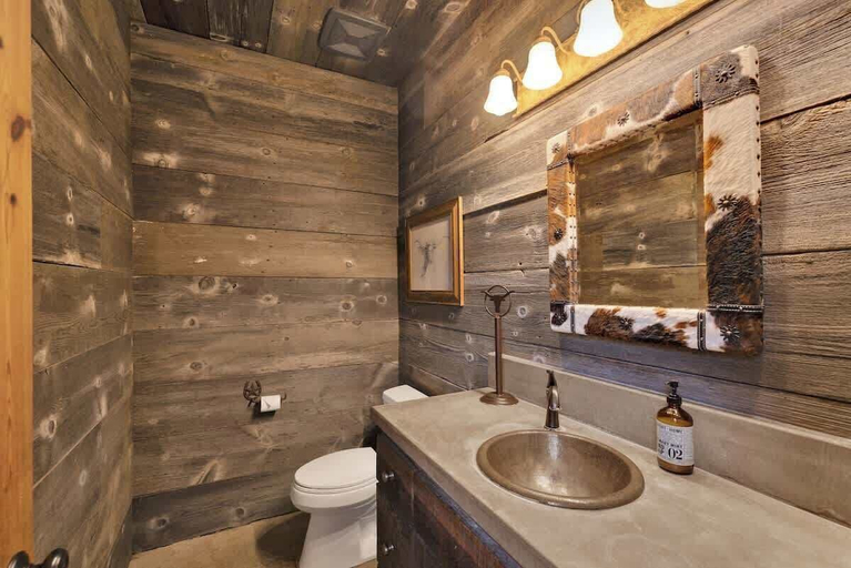 Bathroom 3, Coco at Sunset Valley Ranch, Gillespie