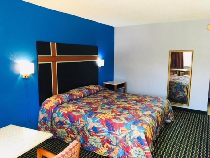 Room 4, Fulton Inn Motel, Fulton