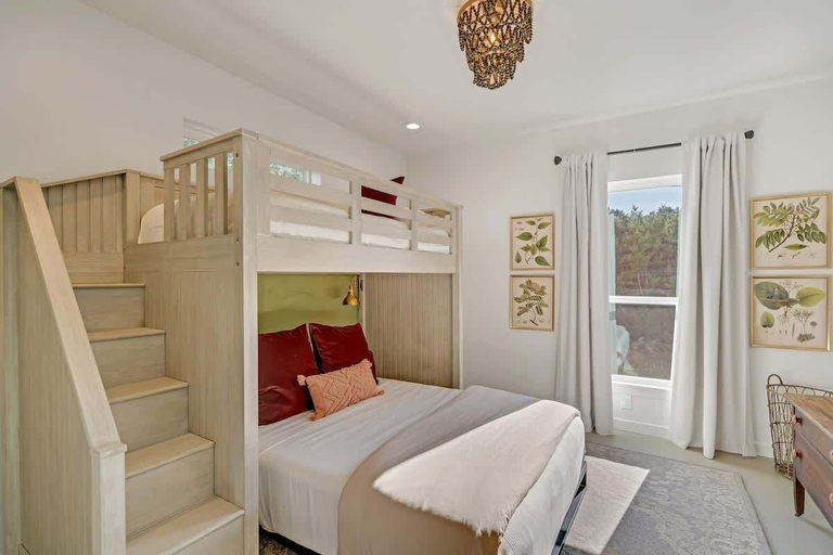 Bedroom 5, Gorgeous Home With Hot Tub 5min From the River, Comal