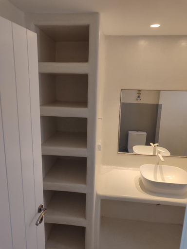 Bathroom 2, Studio 28, South Aegean