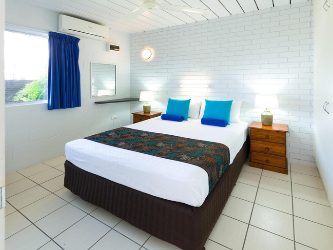 Bedroom 4, King Reef Resort, Johnstone