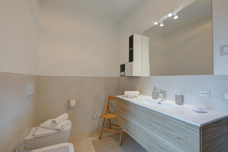 Bathroom 2, Peschiera Apartments Near The Lake, Verona