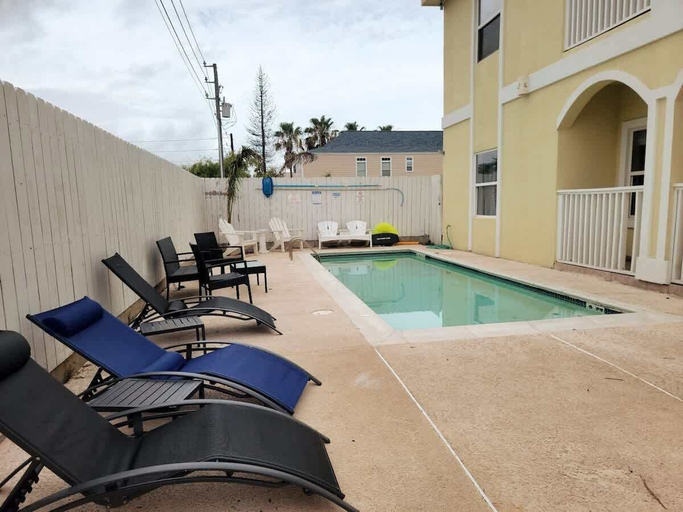 Sport & Beauty 4, Pet Friendly - Overlooks Pool - Sleeps Tons, Cameron