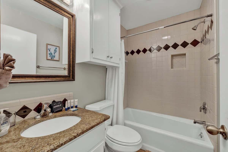 Bathroom 4, Cora Street Cottage, Gillespie