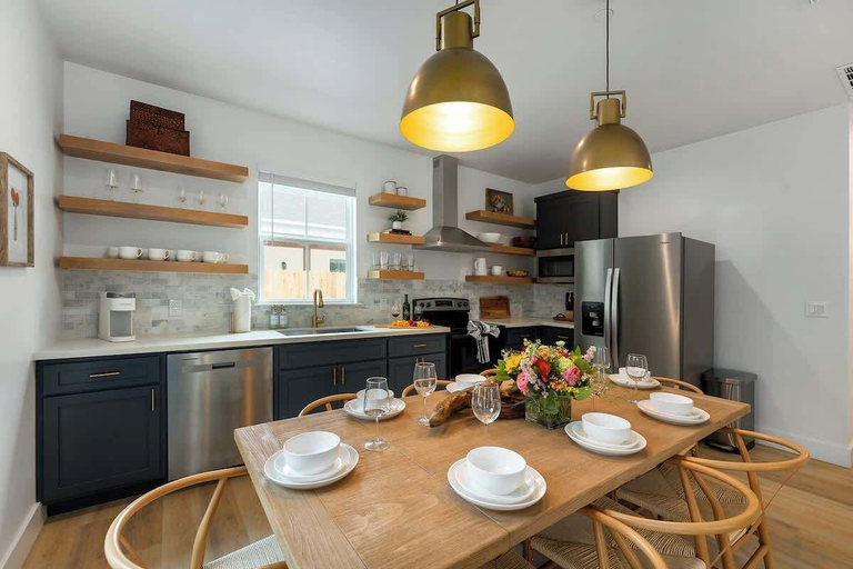 Private kitchen 3, Southern Vine Sip and Stay Combo, Gillespie