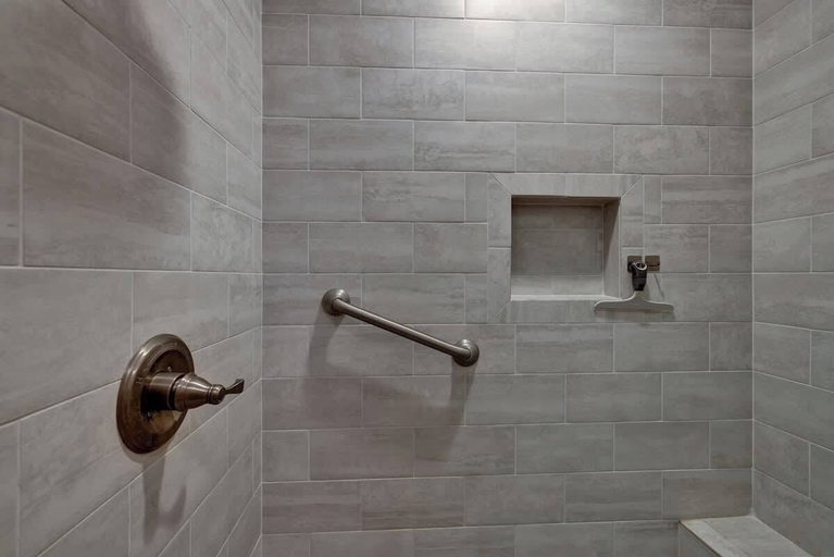 Bathroom 4, Serene Creek Front Home With Games+grill!, Gillespie