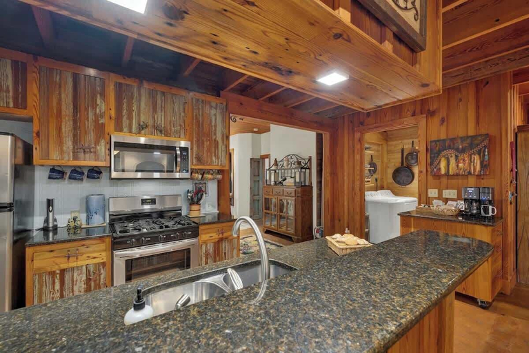 Private kitchen 3, The Willows Casa Grande - Four Minutes to Downtown!, Gillespie