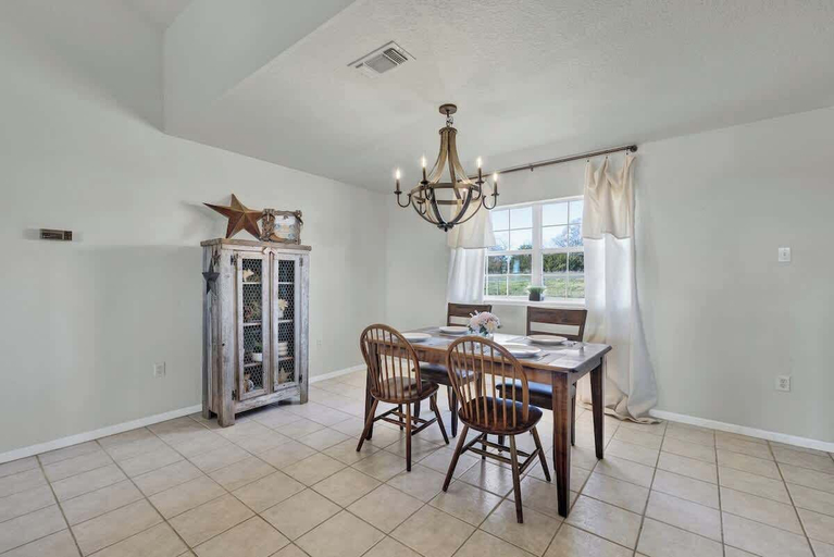 Dining 2, Casa Blanca: Hot-tub, Fire Pit, Hill Country Views, Gillespie