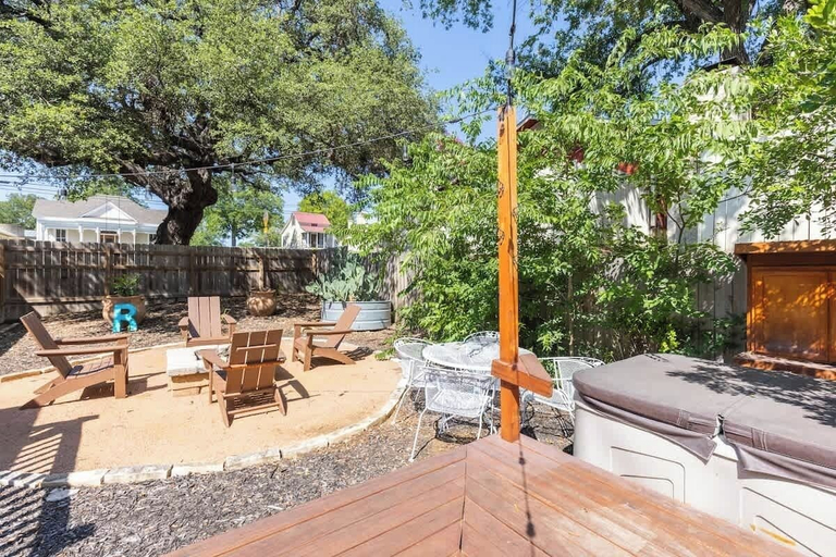 Outdoor dining, Downtown Bliss - Hot Tub, Gillespie