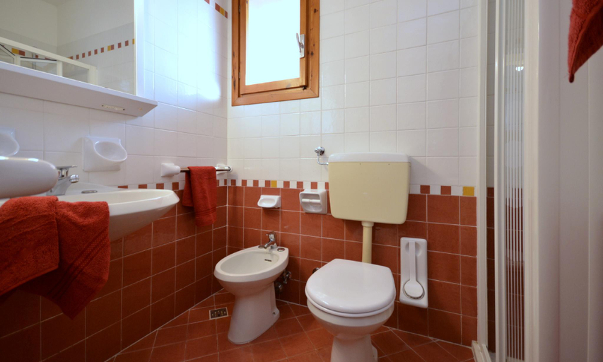 Bathroom 4, Apartment with shared pool in quiet village, Venezia