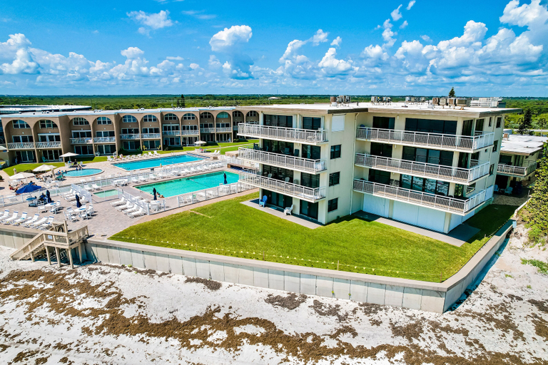 Exterior 3, Seaward D-102, Volusia