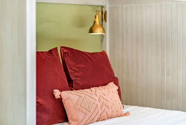 Bedroom 3, Gorgeous Home With Hot Tub 5min From the River, Comal