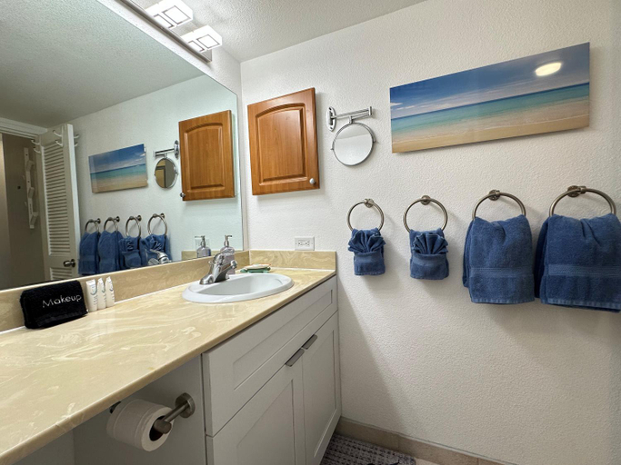 Bathroom 4, 4-309 Kamaole Sands, Maui