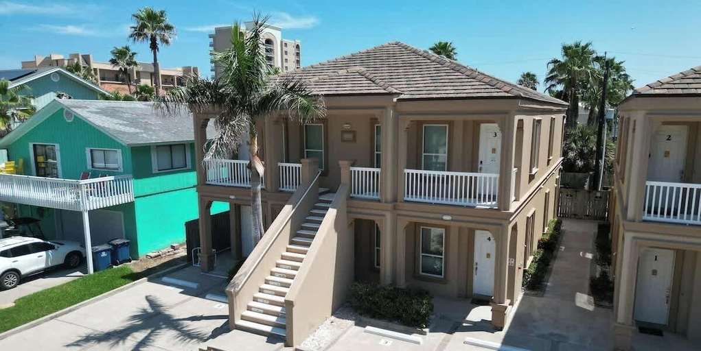 Exterior & Views 2, Block to Beach - Ground Floor - Pristine - Pool, Cameron