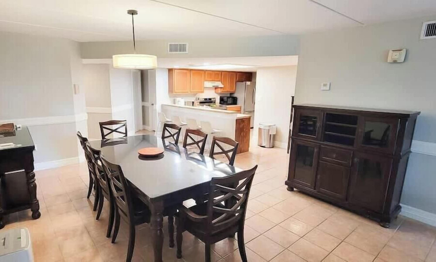 Others 5, Resort-like Beachfront - Heated Pool, Cameron