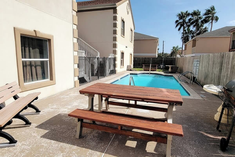 Sport & Beauty 4, Walkable Location - 1st Floor - Sleeps 8 - Pool, Cameron