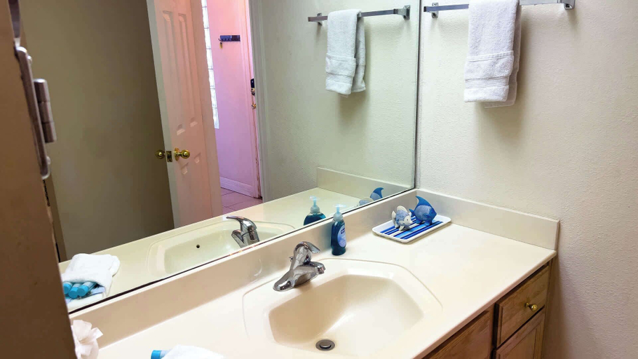 Bathroom 3, Sea Dancer #1, Cameron