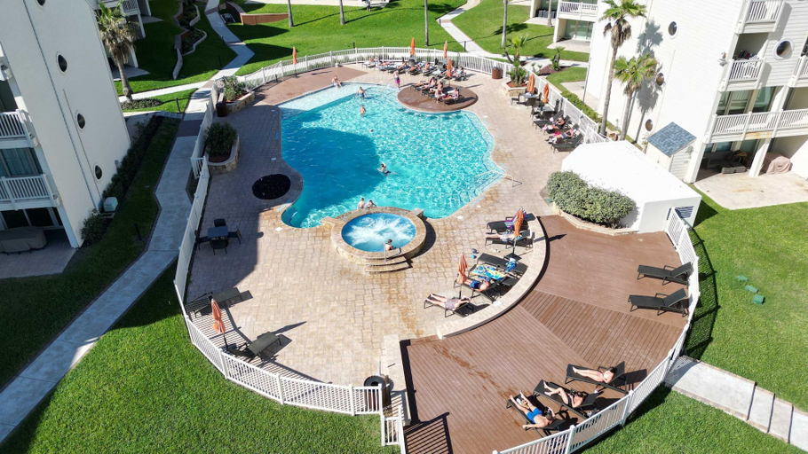 Sport & Beauty 4, Direct Beach Pools & Sun Deck - Stylish - Clean, Cameron