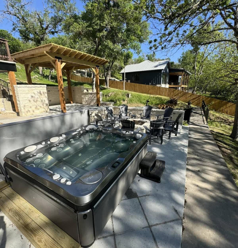 Sport & Beauty 2, Luxury Riverfront Villa with Firepit & Gameroom!, Comal