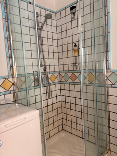 Bathroom 3, Li Cuti Apartments 179, Catania