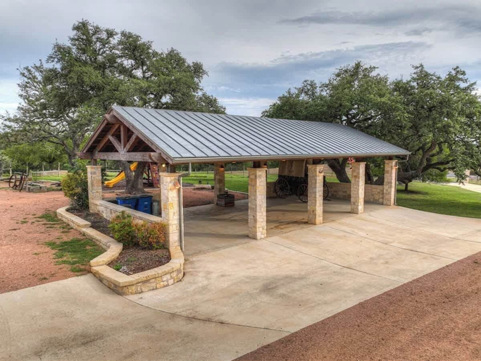 Exterior & Views 2, Coco at Sunset Valley Ranch, Gillespie