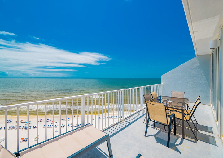 Outdoor dining 4, Lighthouse 1417 1 Bedroom Condo, Baldwin