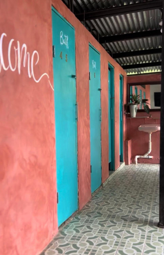 Bathroom 4, Hostel, Cafe & Garden Travelers, Santiago