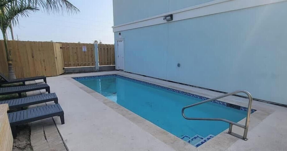 Sport & Beauty 4, 2 Levels - Heated Pool - New Townhome #4, Cameron
