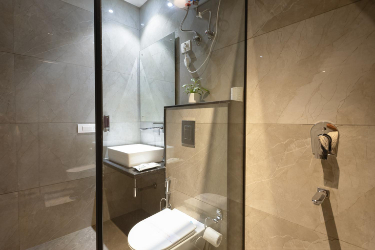 Bathroom 4, IVA Premium Delhi Airport, Delhi