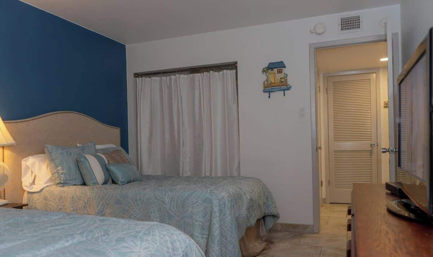 Bedroom 3, Luxury 1 Bedroom - Walk to Beach - Pool, Cameron
