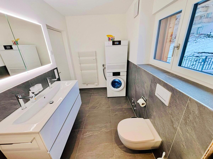Bathroom 3, NEW: Premium Jungfrau Apartment, Interlaken