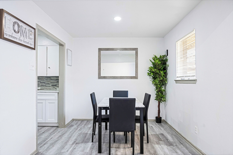 Dining 2, Leandro Apartments, Dallas