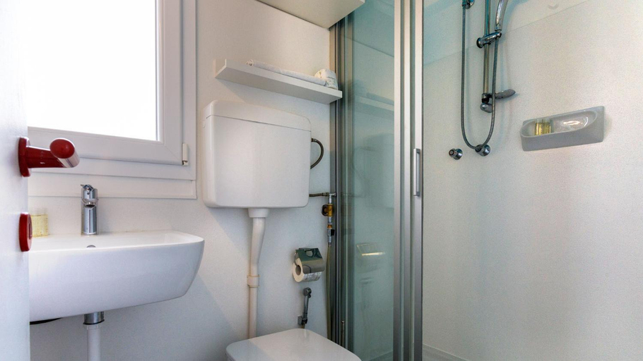 Bathroom, CASETTA DEL PESCATORE 4, Emma Villas, Rimini
