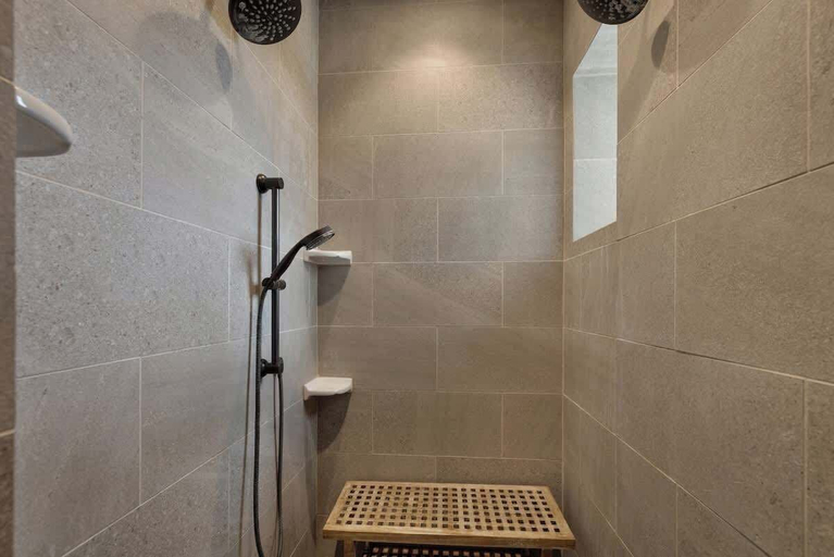 Bathroom 3, West End Lodge Resort Style Pool!, Gillespie