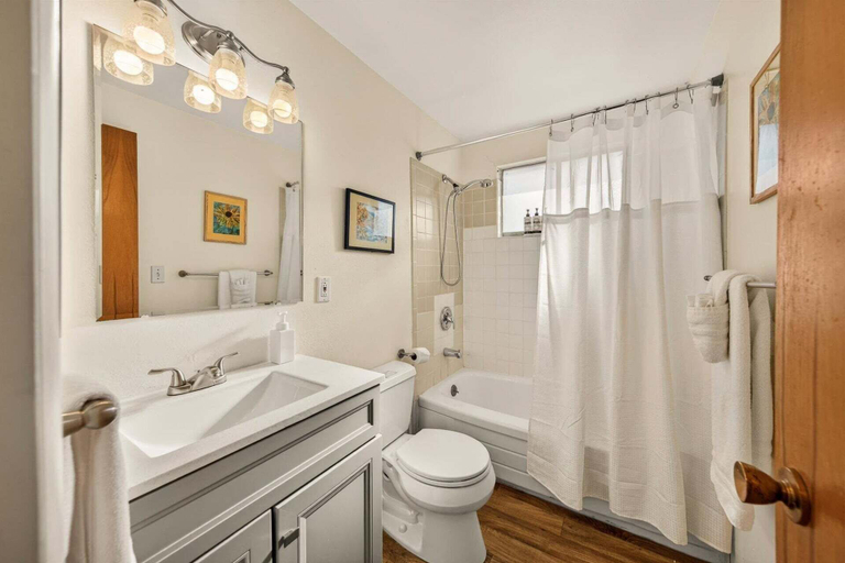Bathroom, Red Ivy #5, Ada