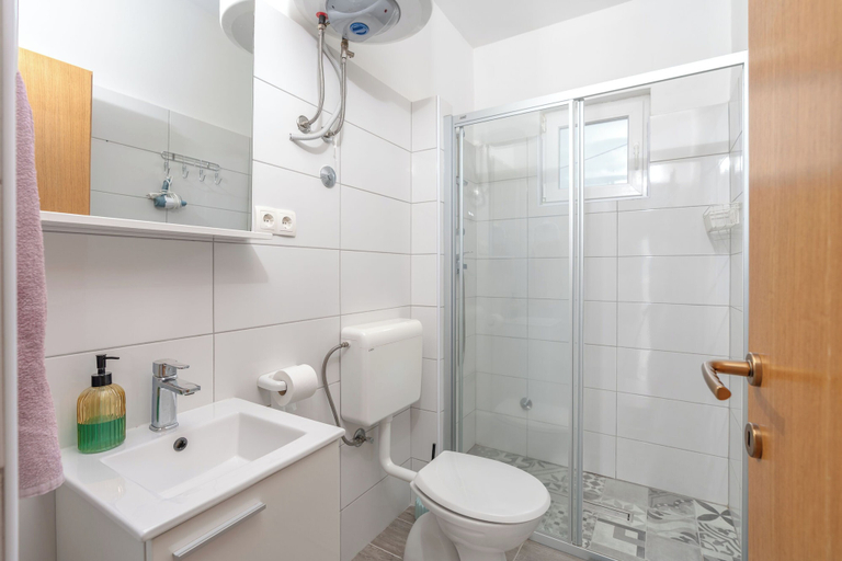 Bathroom 3, Apartments Markas, Ražanac