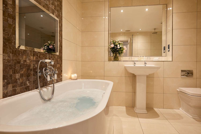 Bathroom 5, Macdonald Compleat Angler, Buckinghamshire
