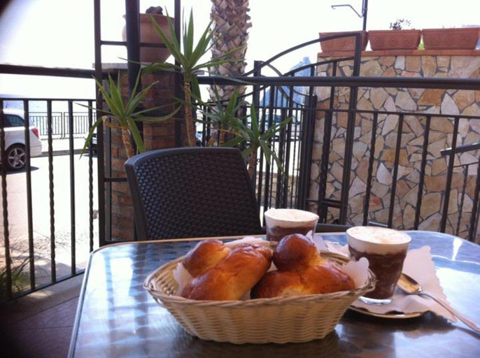 Food & Drinks 4, Taormina Bay Lucia's House 3, Messina