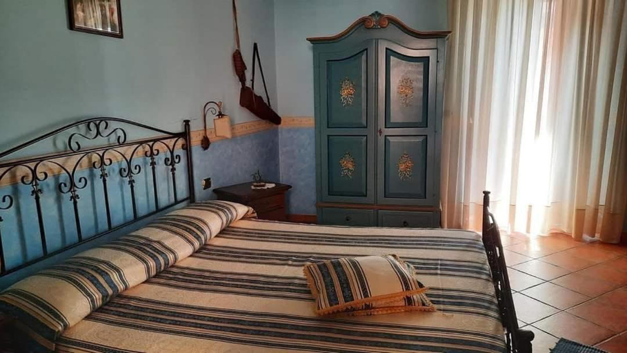 Bedroom 3, Olympus, Cosenza