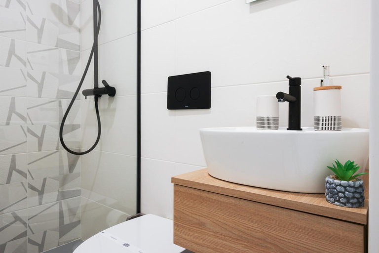 Bathroom 2, Chales Avelino Carolino ll, Chaves