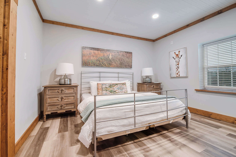 Bedroom 2, German and Winzing Haus, Gillespie
