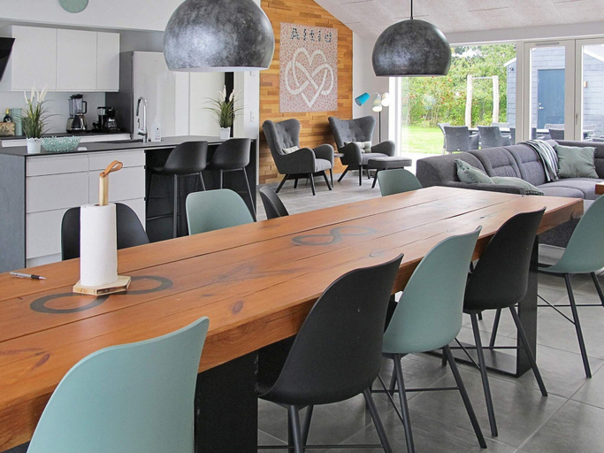 Food & Drinks, 5 Star Holiday Home in Dannemare, Lolland