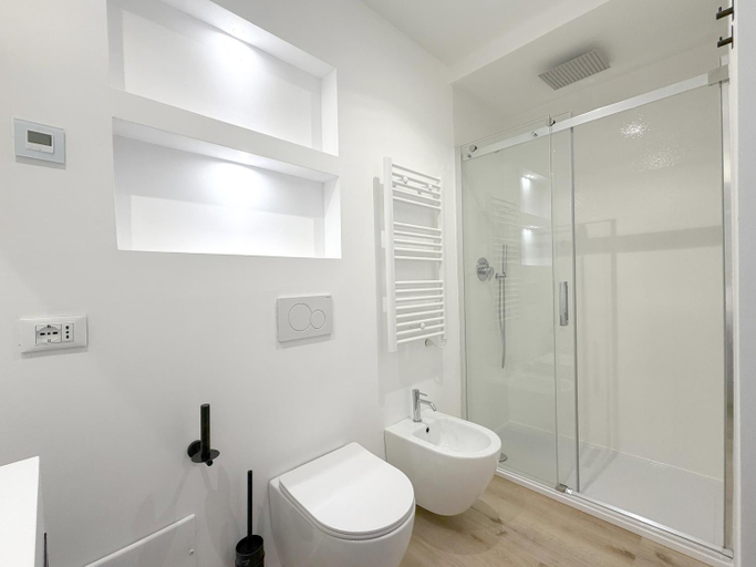 Shower 3, Palazzo Garbusi, La Spezia