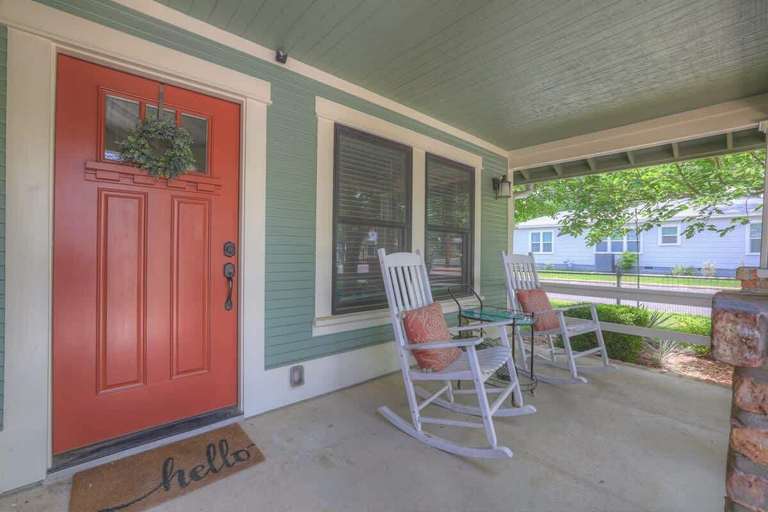 Terrace/patio, Charming Cottage-3 Mins to Downtown-pet Friendly!, Gillespie
