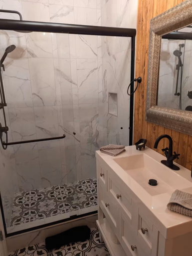 Bathroom 4, Woodside Farm Country Inn, Capital