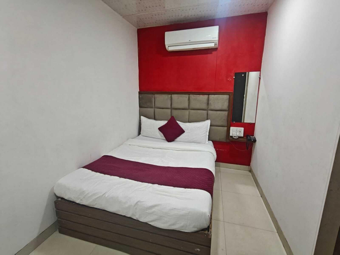 Room 5, Hotel Zampex Executive, Mumbai Suburban